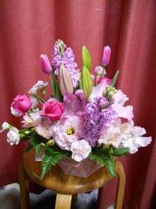 春のお花のアレンジメントお届けしました｜「フラワーギフト　花屋さん」　（福井県福井市の花キューピット加盟店 花屋）のブログ